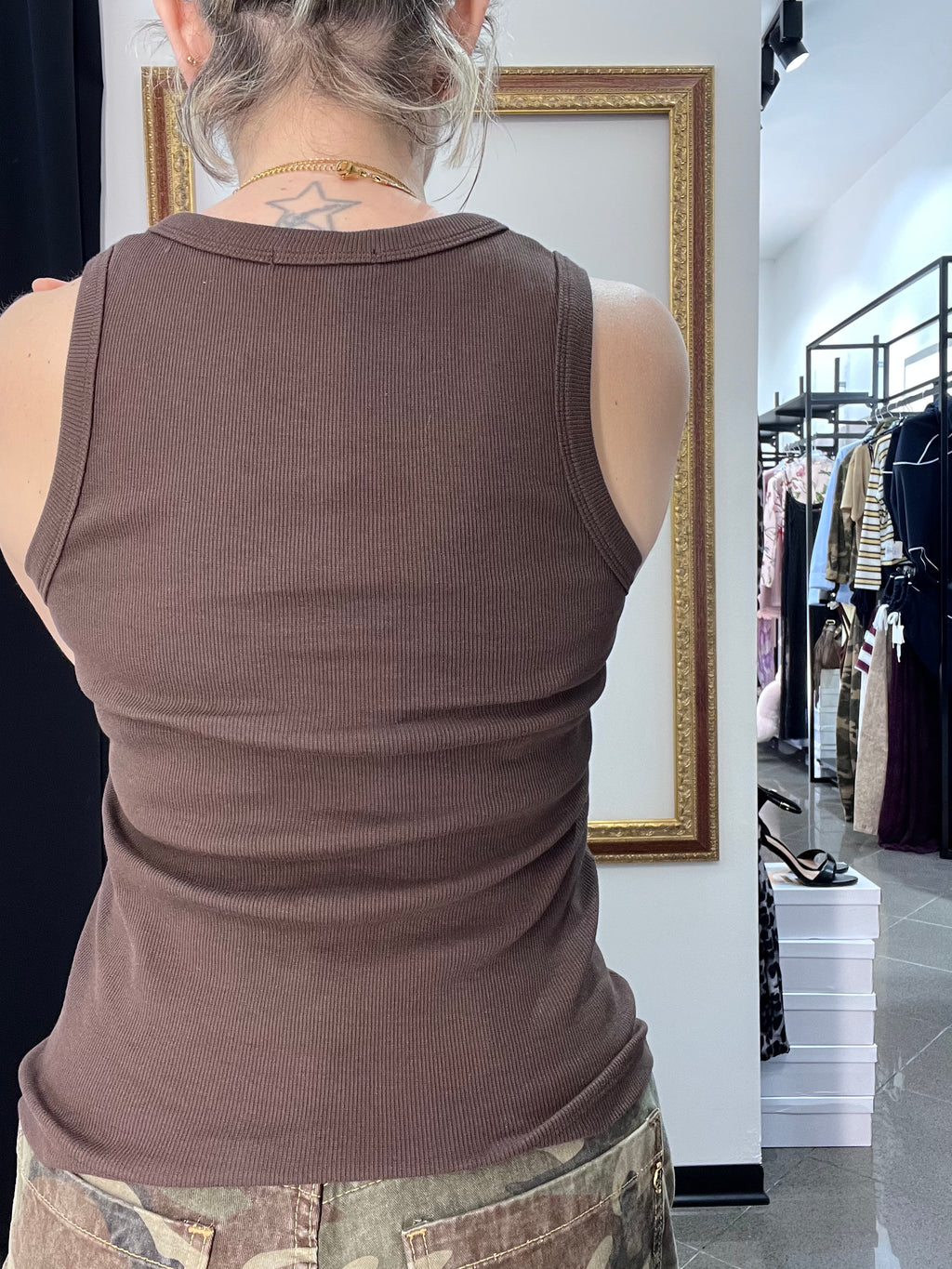 Canotta Scollo A V Kontatto