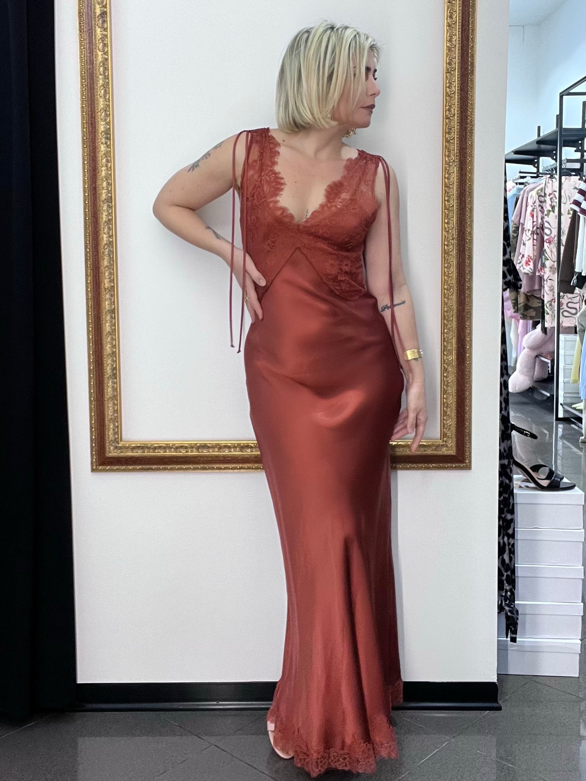 Abito Pizzo Kontatto