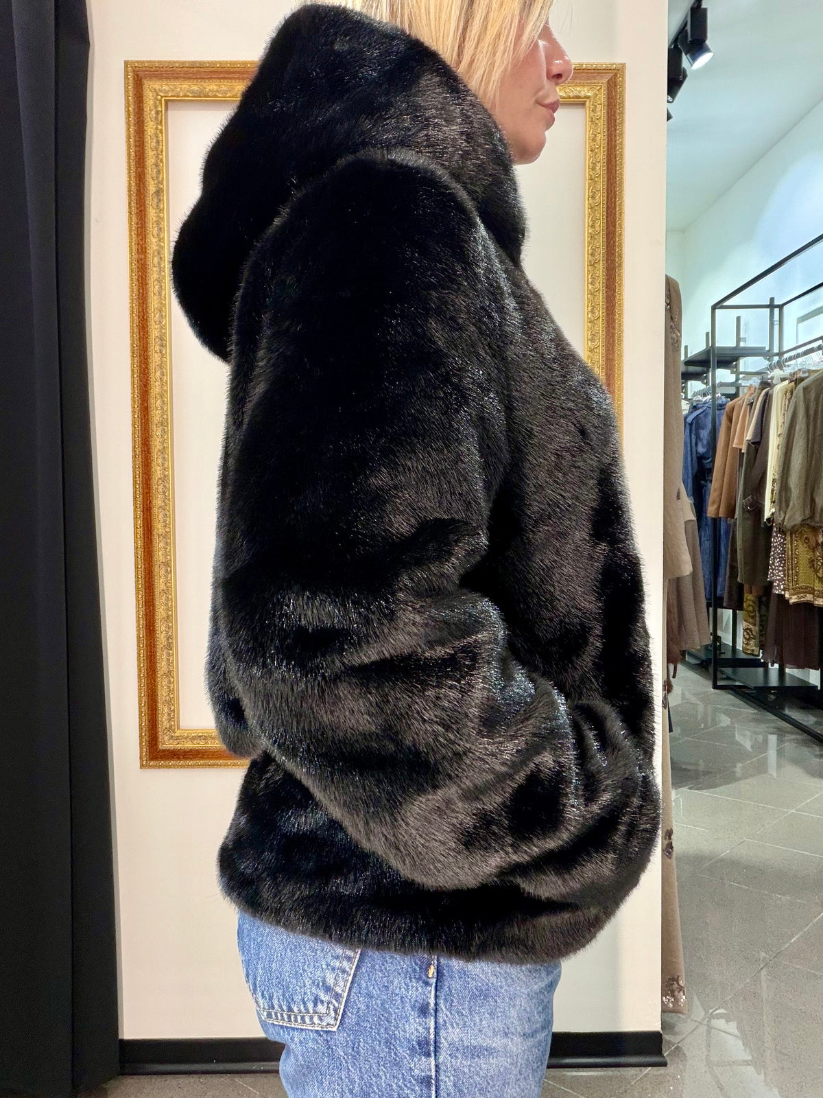 Pelliccia Corta Censured