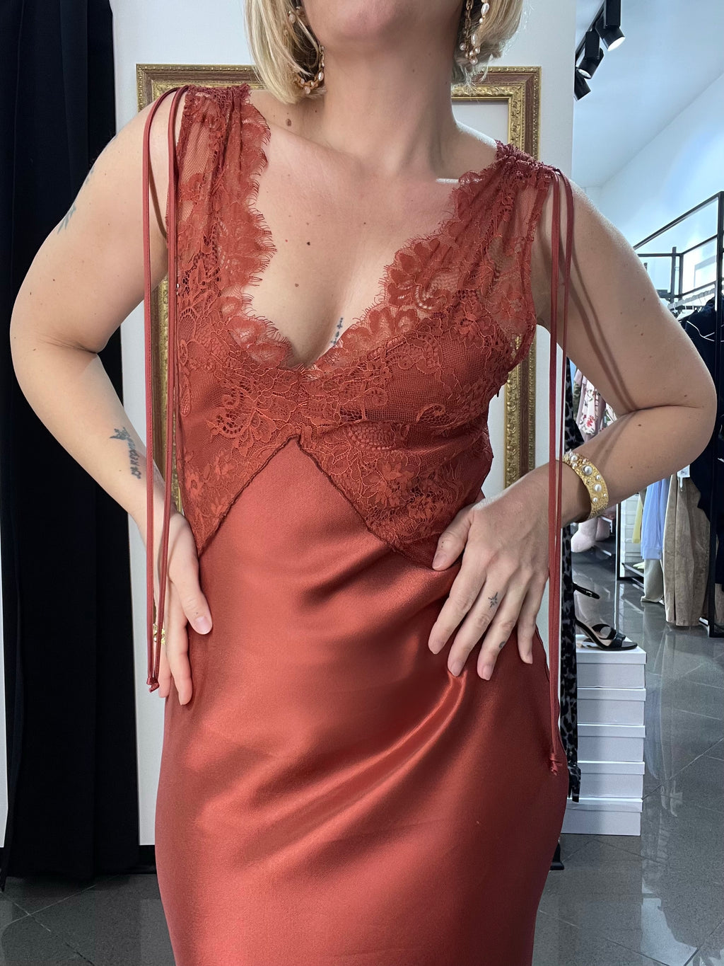 Abito Pizzo Kontatto