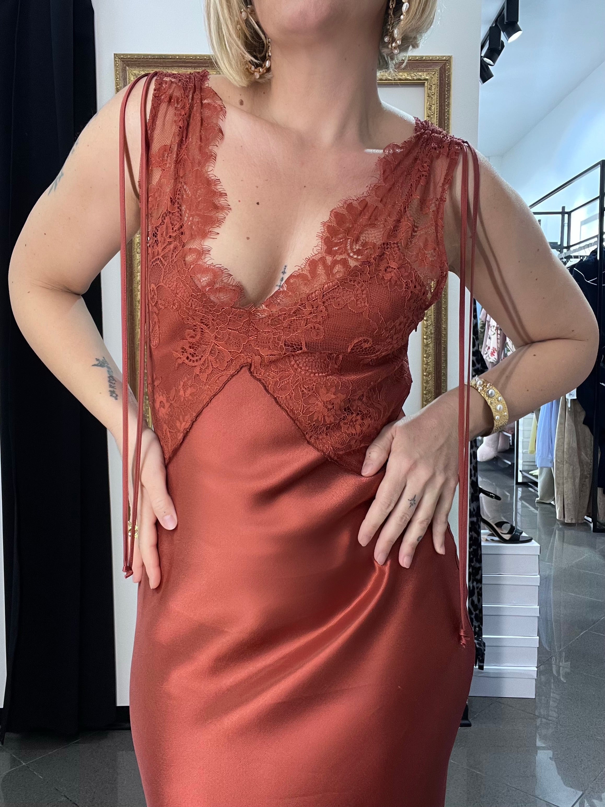 Abito Pizzo Kontatto