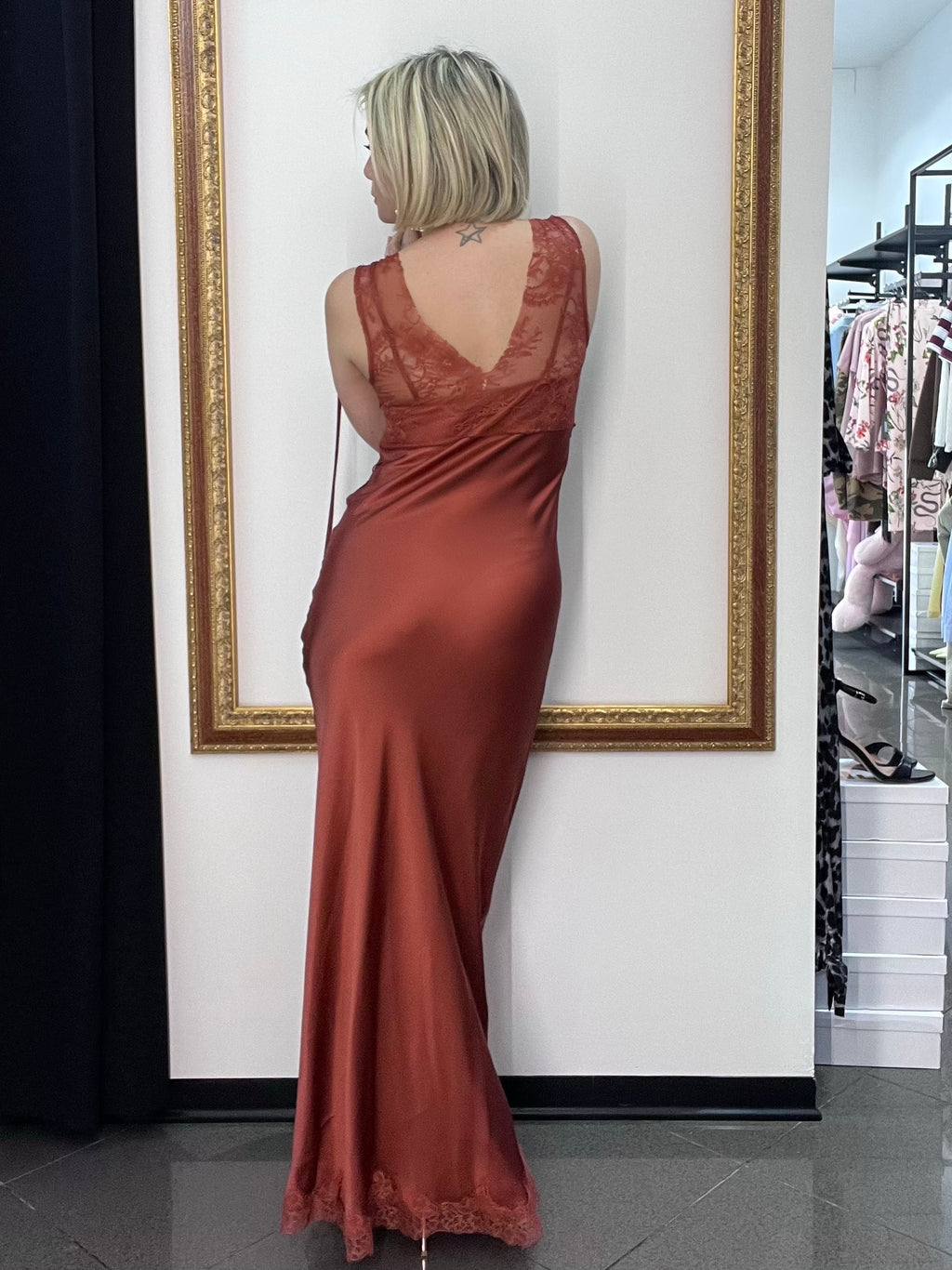 Abito Pizzo Kontatto