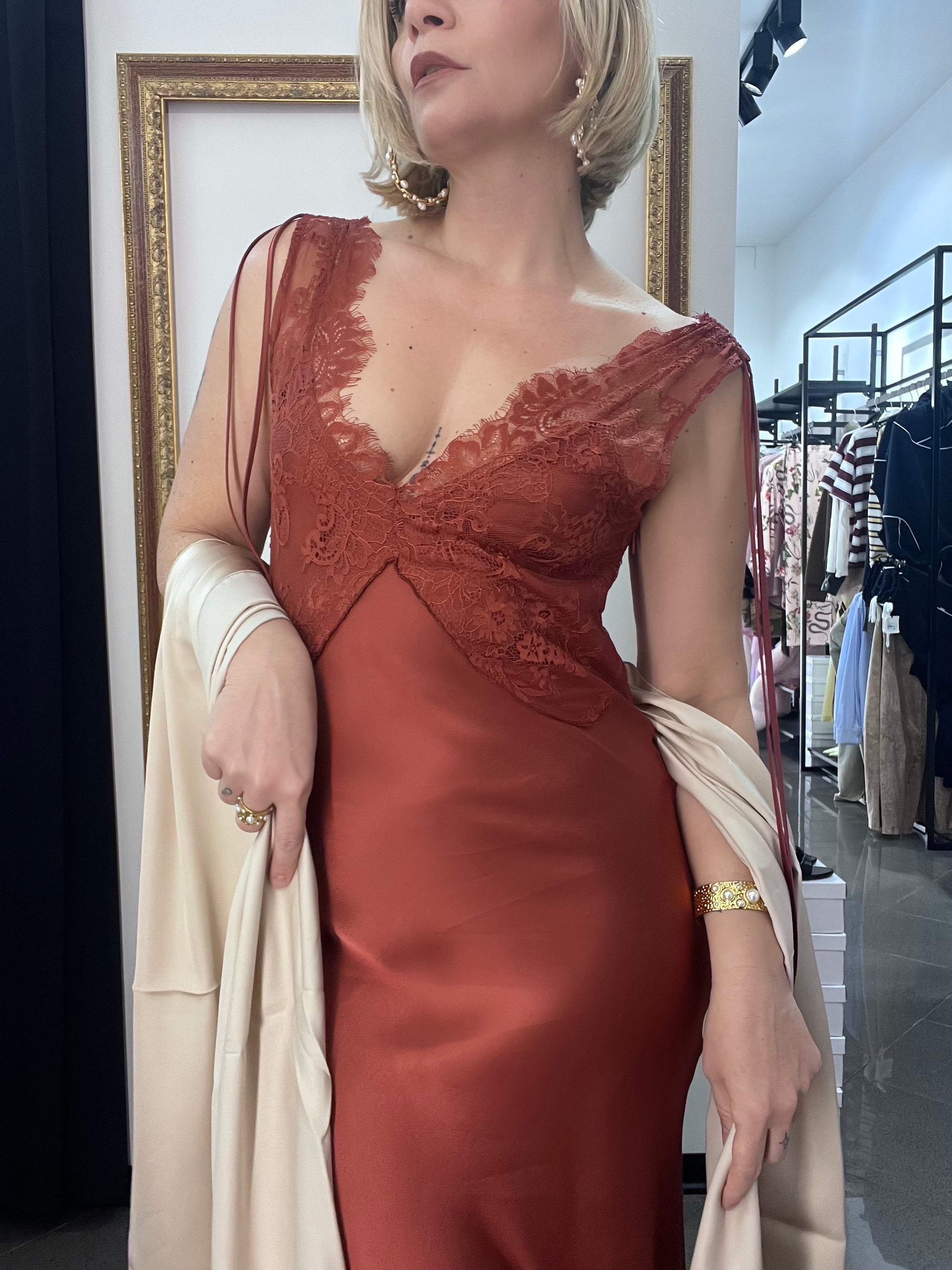 Abito Pizzo Kontatto