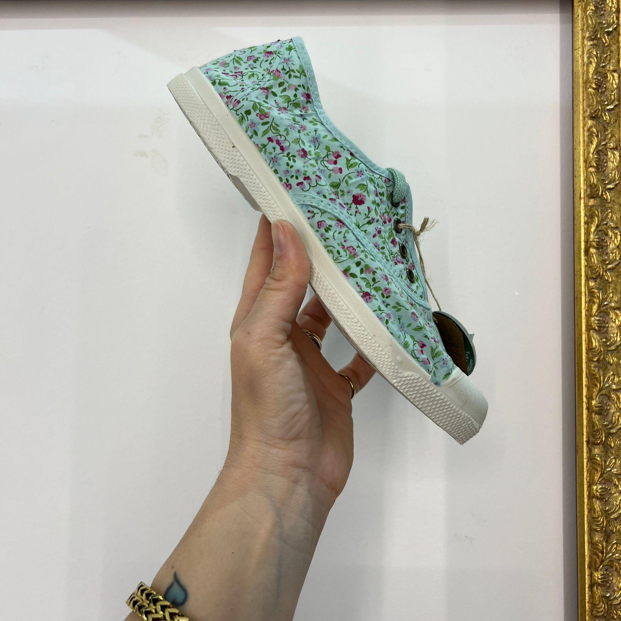 Sneakers Natural World